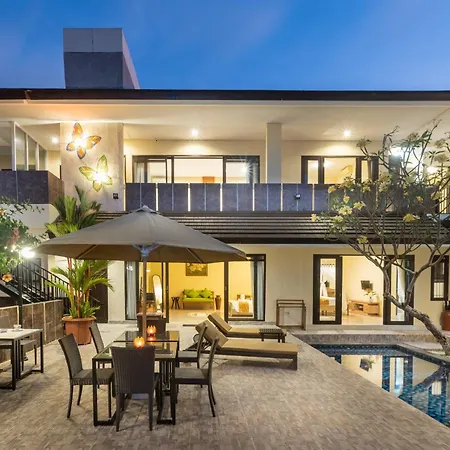 Villa Mayasari 6 Bed Rooms